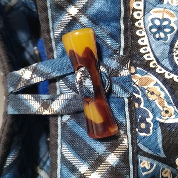 LAST DROP! Like New Vera Bradley Paisley Print Tote - Picture 4 of 13